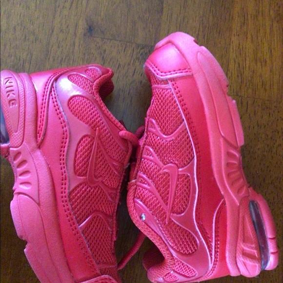 Size 6.0 shoes 40 each or 150 for all. - Picture 3 of 11